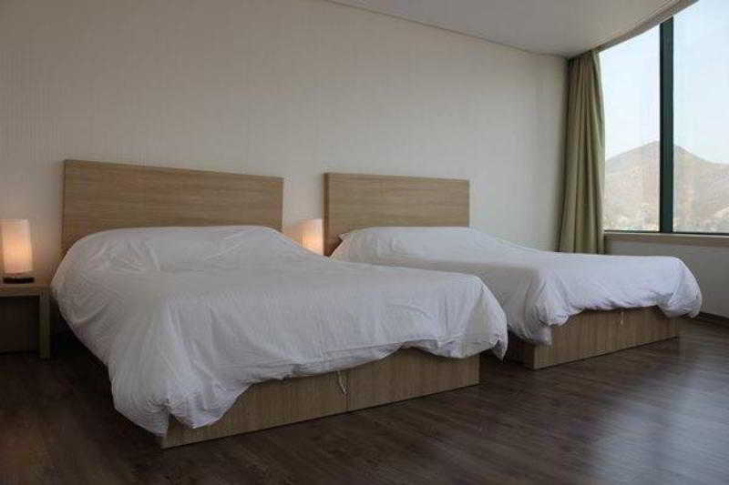 Elena Business Hotel Yeosu Exterior foto