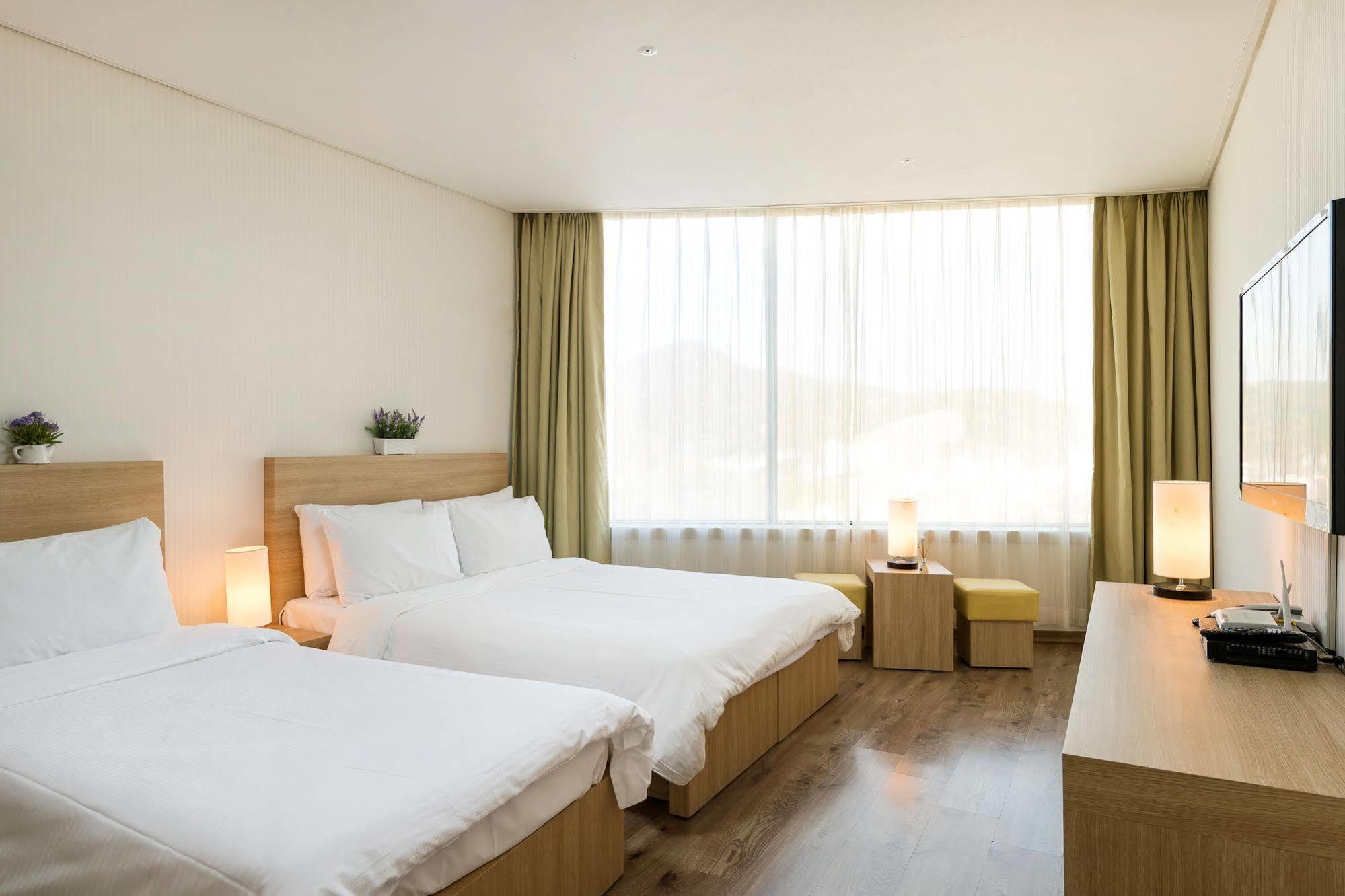 Elena Business Hotel Yeosu Exterior foto